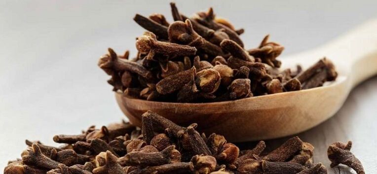 Clove essential oil helps get rid of worms. 